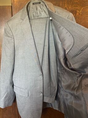 Bertolini 2 Piece Men's Gray Two-Button Suit Jacket (38) & Pants (40) Wool/Silk